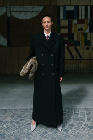 The Maxi Coat Guide: How to Choose and Style a Floor-Length Coat